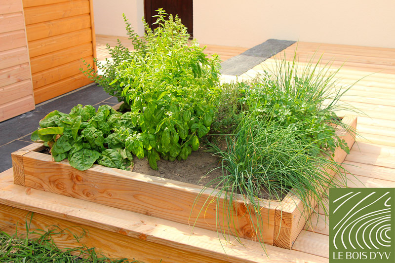 Carré potager intégré dans une terrasse