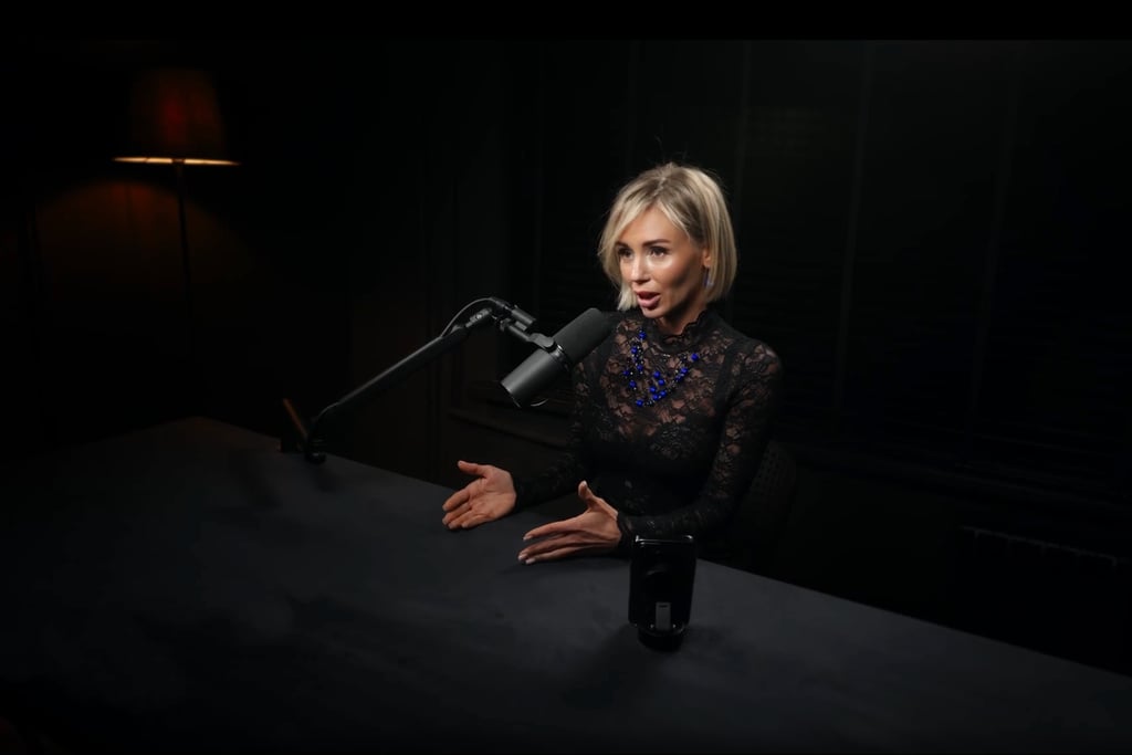 Студия подкастов Hellagood: запись видео в черном визуале. Хотите так же? Цена подкаста в нашем калькуляторе за 60 сек.