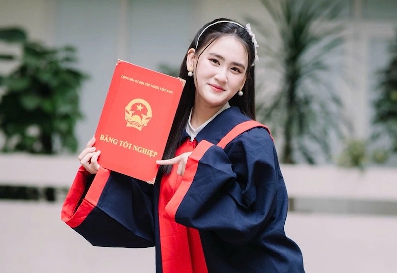 Tầm quan trọng của việc lưu giữ khoảnh khắc trong ngày lễ tốt nghiệp Bí