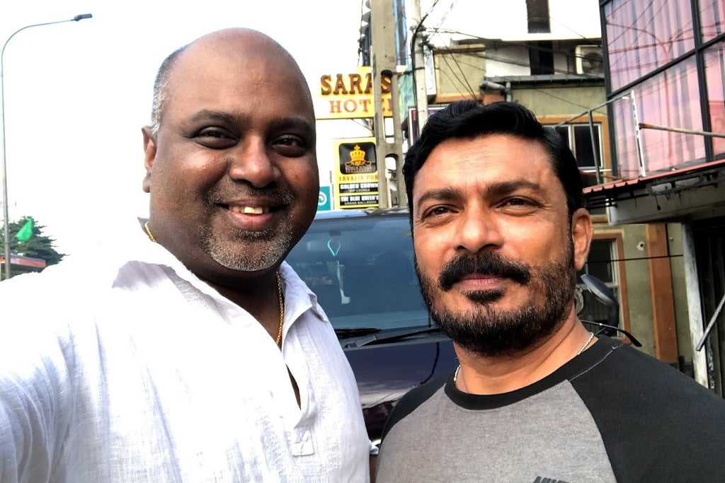 Bertram and I meeting briefly near Kelaniya at Kandy Road in December 2017