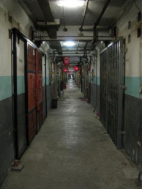 Corridoor leading to old aparments in Lower Ngau Tau Kok Estate (Photo Credit: Andrea Chan