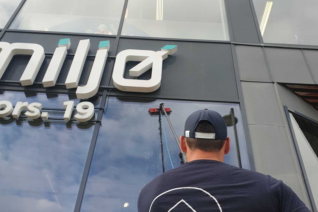 Vindusvask av bedriftslokaler