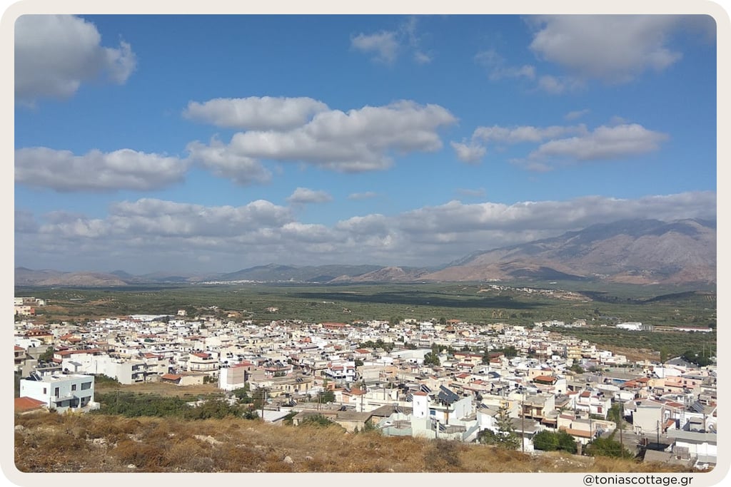View of Arkalochori, Crete, with the town nestled against a backdrop of mountains.