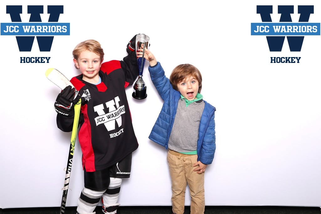 photobooth-toronto-white-backdrop