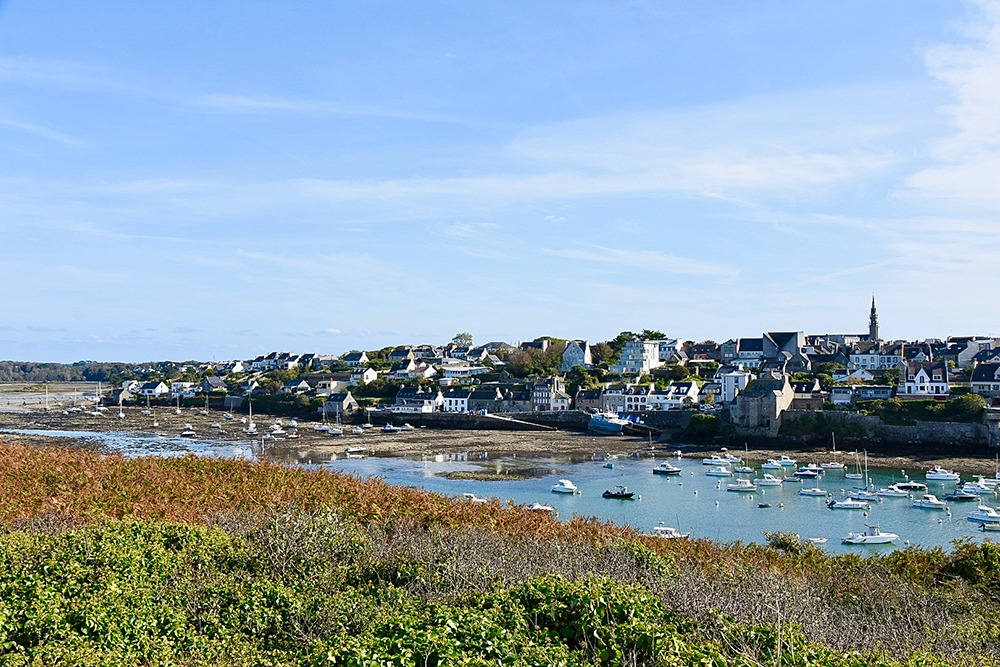 Vue sur le village et le port de Le Conquet