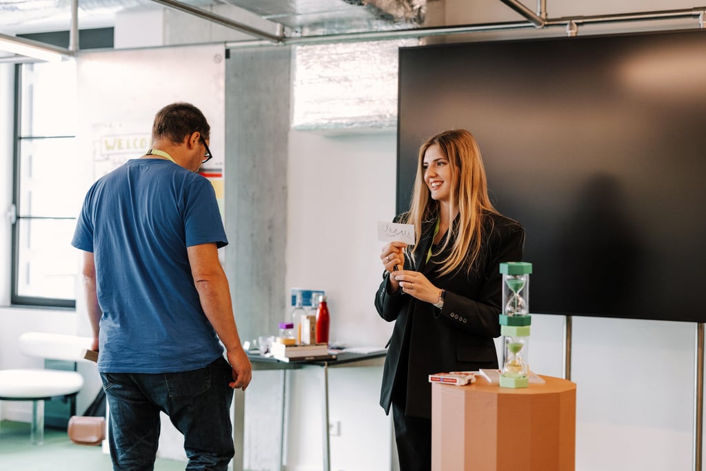 Bernadadeta Nikrevičė veda praktinius mokymus komandiniam darbui ir lyderystei