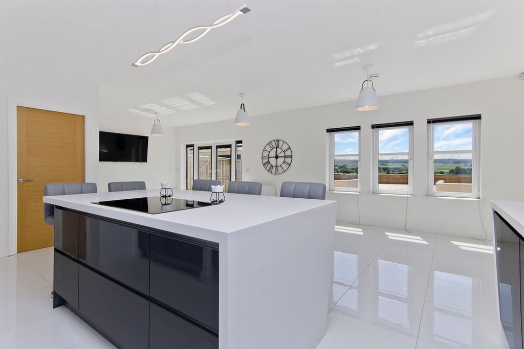 Luxurious bespoke kitchen in East Kilbride featuring Hi-Max countertops and integrated appliances