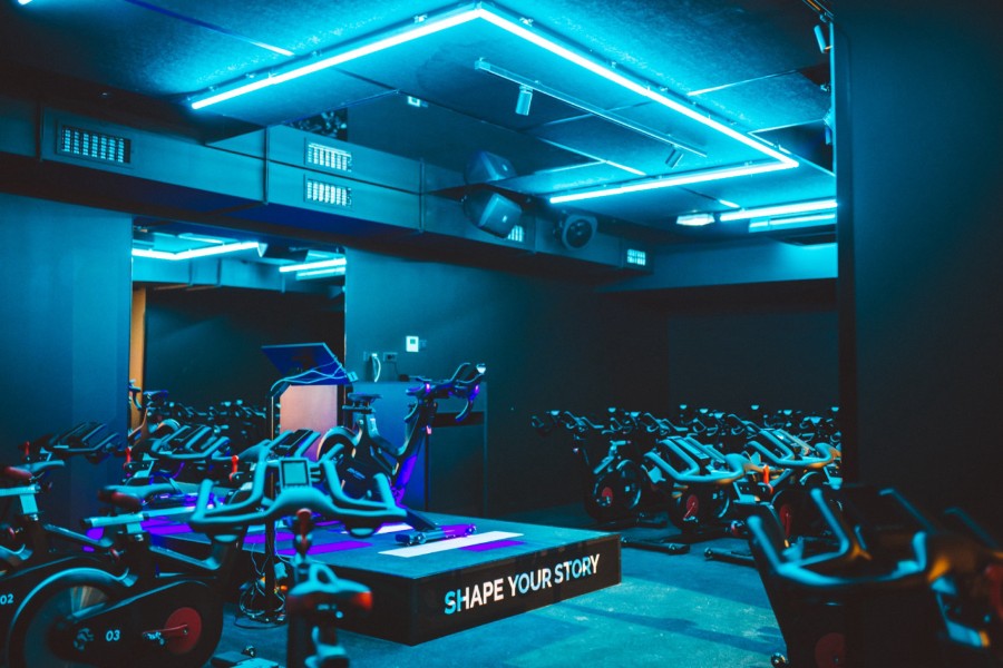 Cours d'indoor cycling, vélo chez Episod à Paris