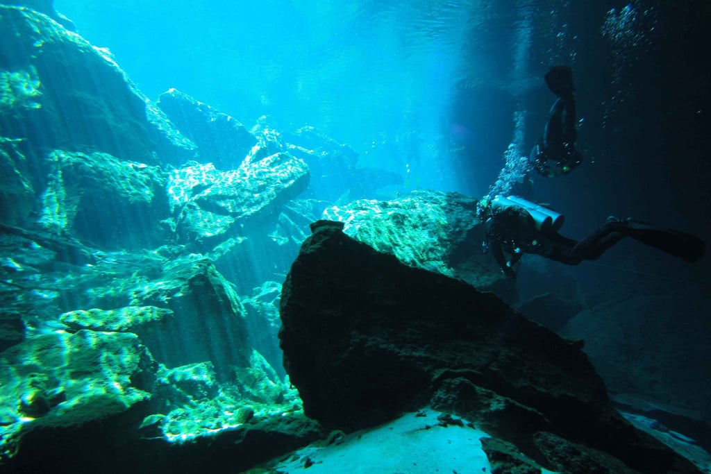 mexico chac mool cenote diving light