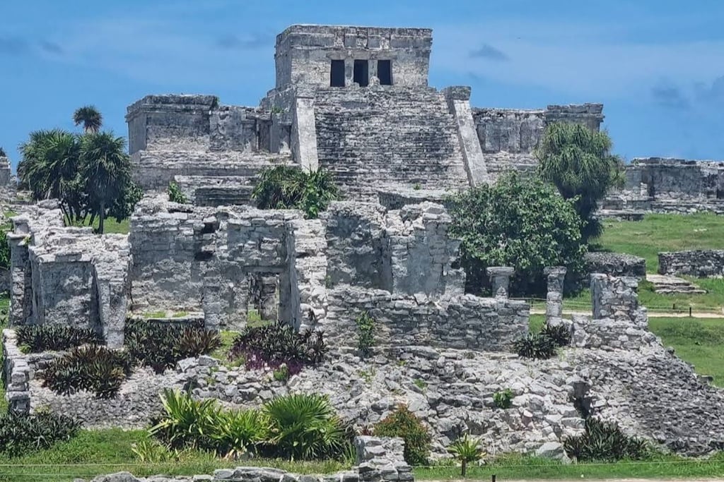 MEXICO TULUM RUINS EL CASTILLO