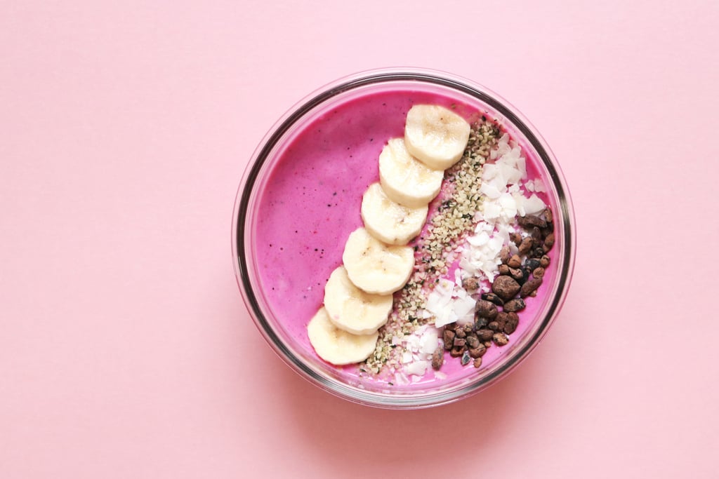 bowl-sain-petit-déjeuner-équilibré-banane-rose
