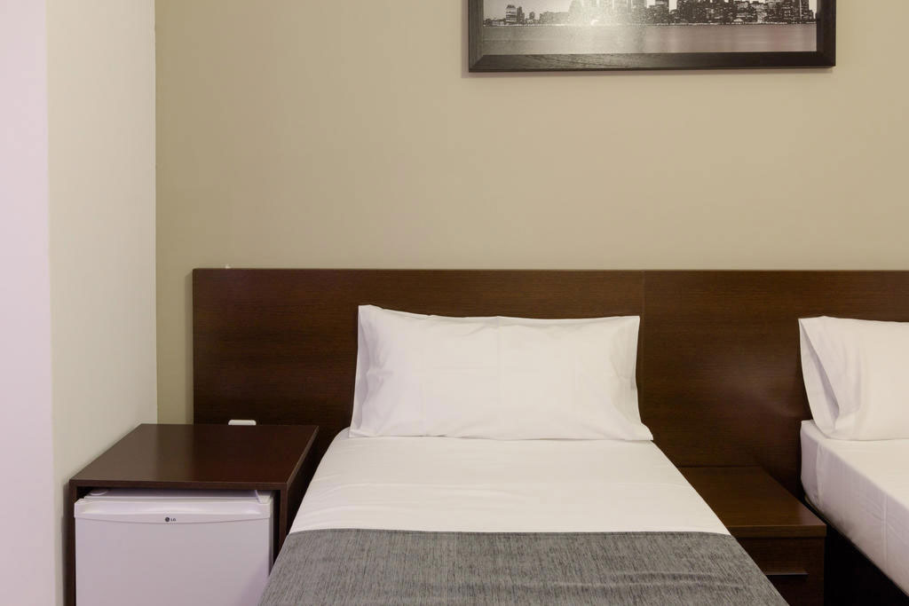 Pensión Laurel – Habitación individual cómoda con baño compartido