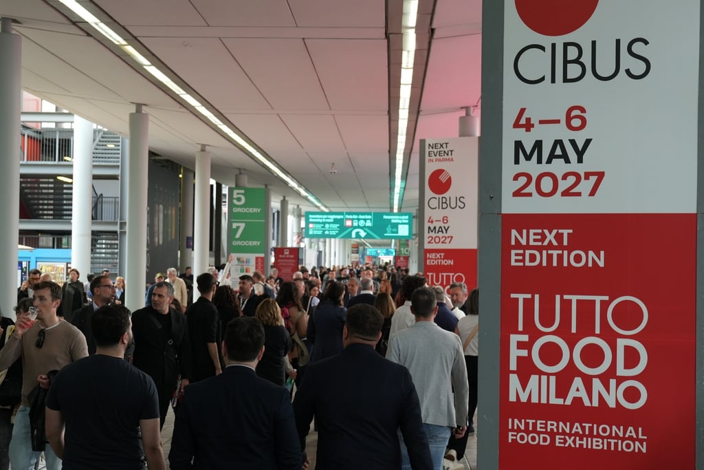 Visitatori nei padiglioni di TUTTOFOOD 2026 a Fiera Milano Rho