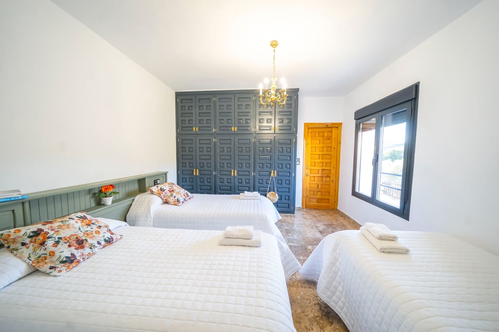 Casa rural hasta 19 personas. Finca alojamiento hasta 35 personas