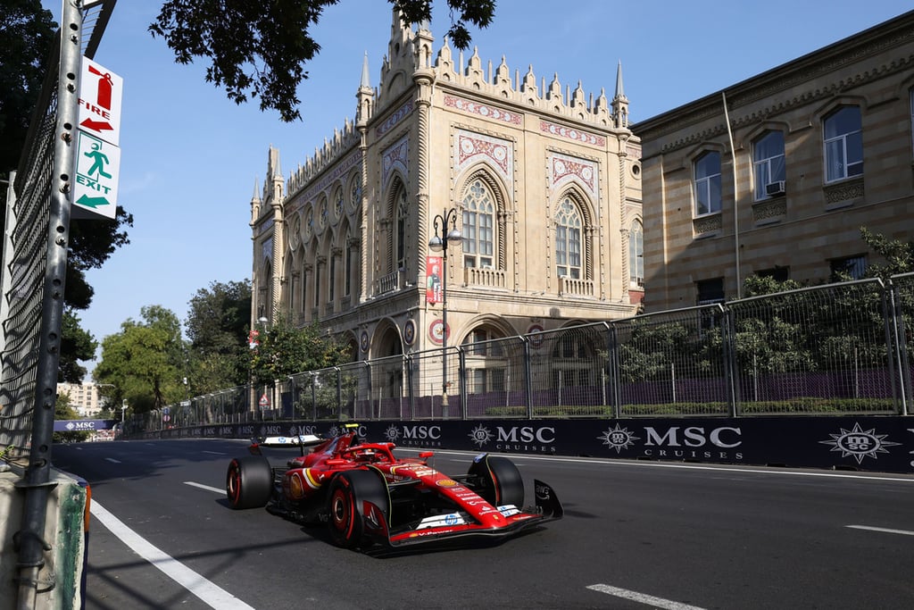 Carlosas Sainzas Ferrari Baku Formulė-1