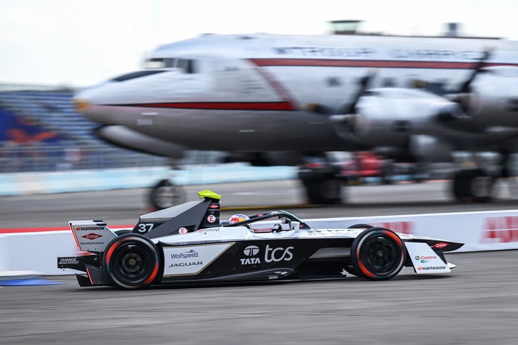 Nickas Cassidy Jaguar Formulė E