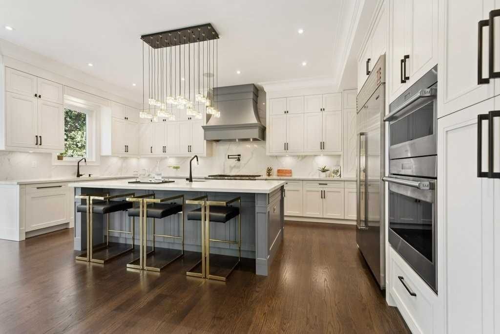 Interior picture of a kitchen in a modern home in Toronto