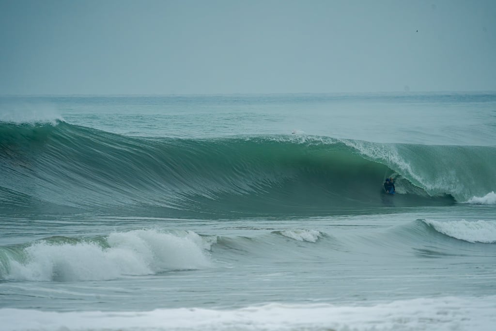 La Pepona inside the wave