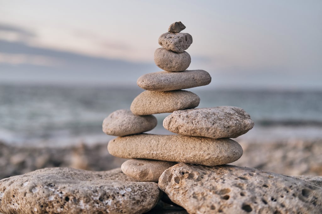 kinésiologue à Pithiviers, Jean-Baptiste Germain utilise ces galets comme symbole de l'équilbre