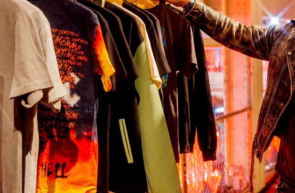 AC/DC pop-up merch