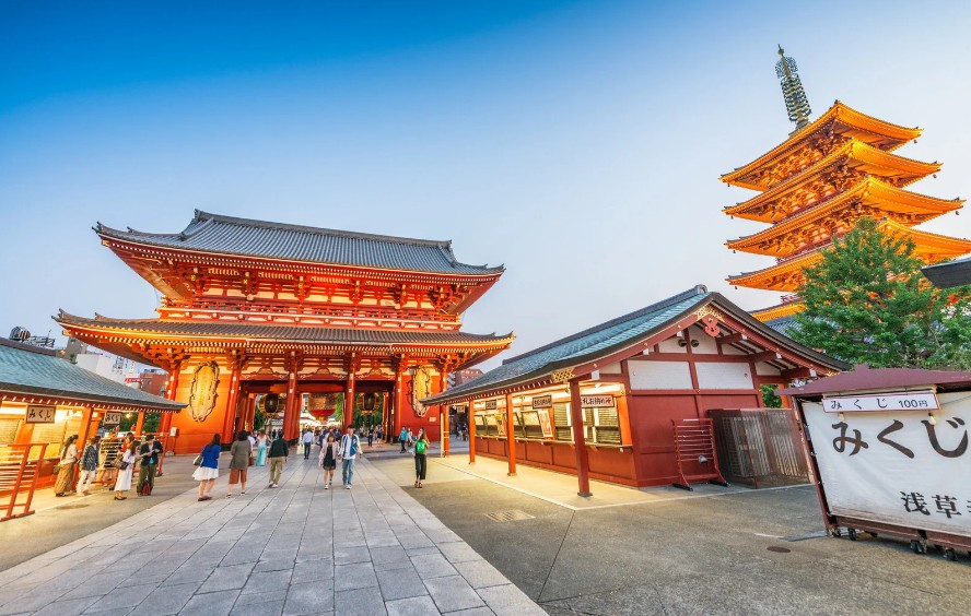  Asakusa and Sensō-ji Temple