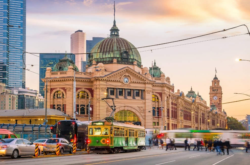 Flinders Street Station & Hosier Lane, Melbourne