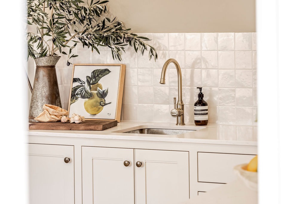 Custom built shaker style traditional kitchen by Silva Cabinetry