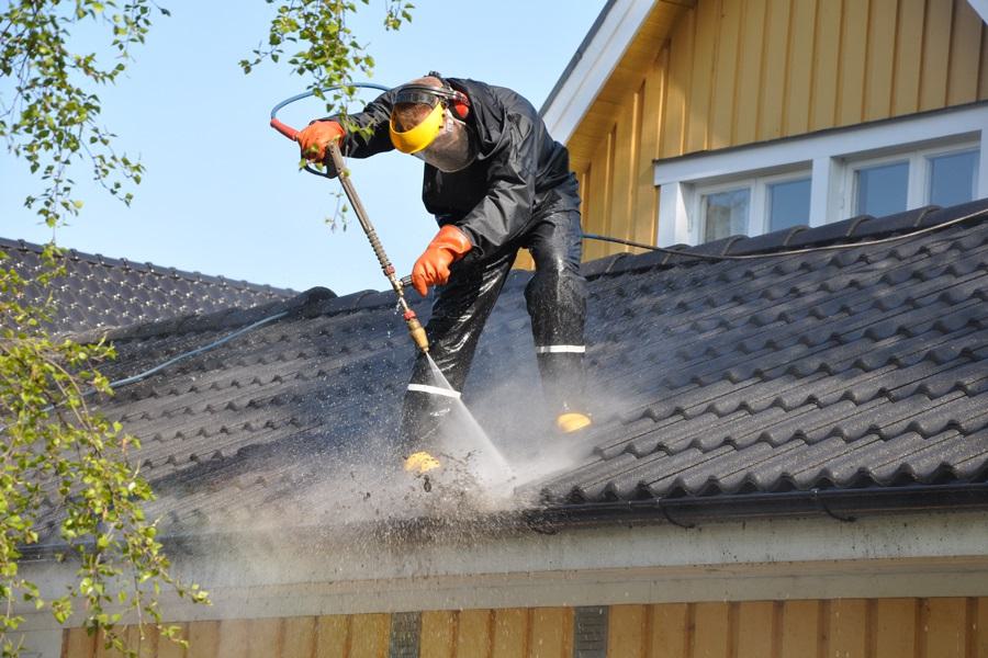 Gutter cleaning service Lakeland Florida Flushing Gutter