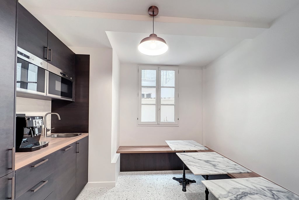 a kitchen with a marbled counter top and a bench with a bench top