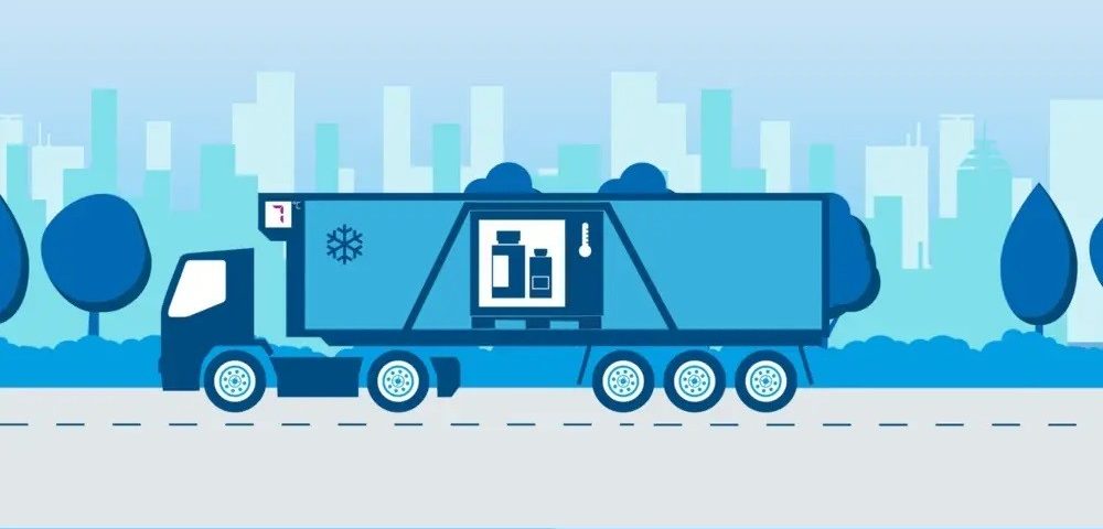 Trailer en movimiento de color azul con una imagen de medicamento de red fría