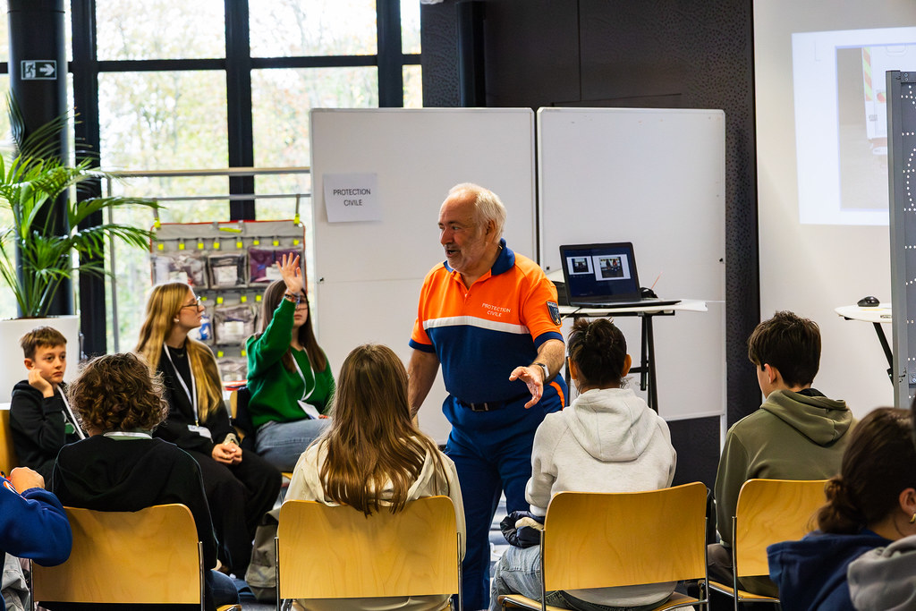 la protection civile, intervenant animant un atelier sur le vivre ensemble
