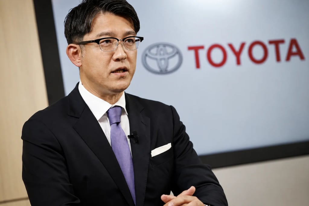 CEO da Toyota, Koji Sato, durante entrevista em evento corporativo da montadora.