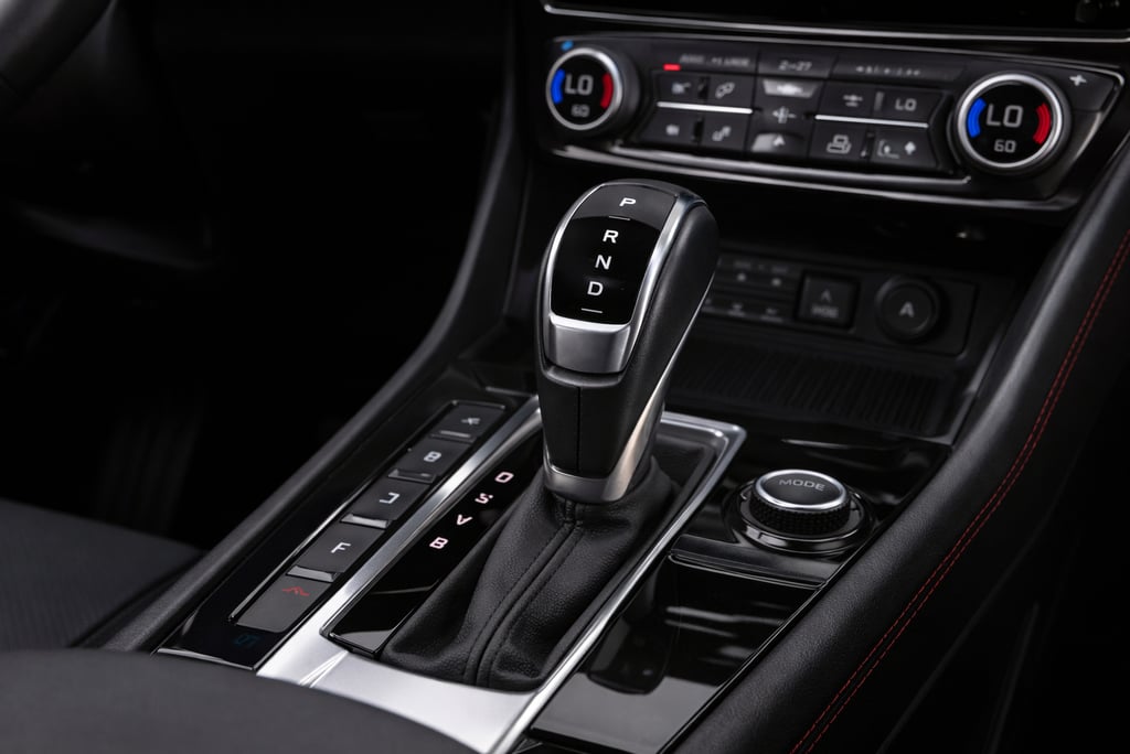 Interior do Chevrolet Equinox 2027 com transmissão automática de oito marchas