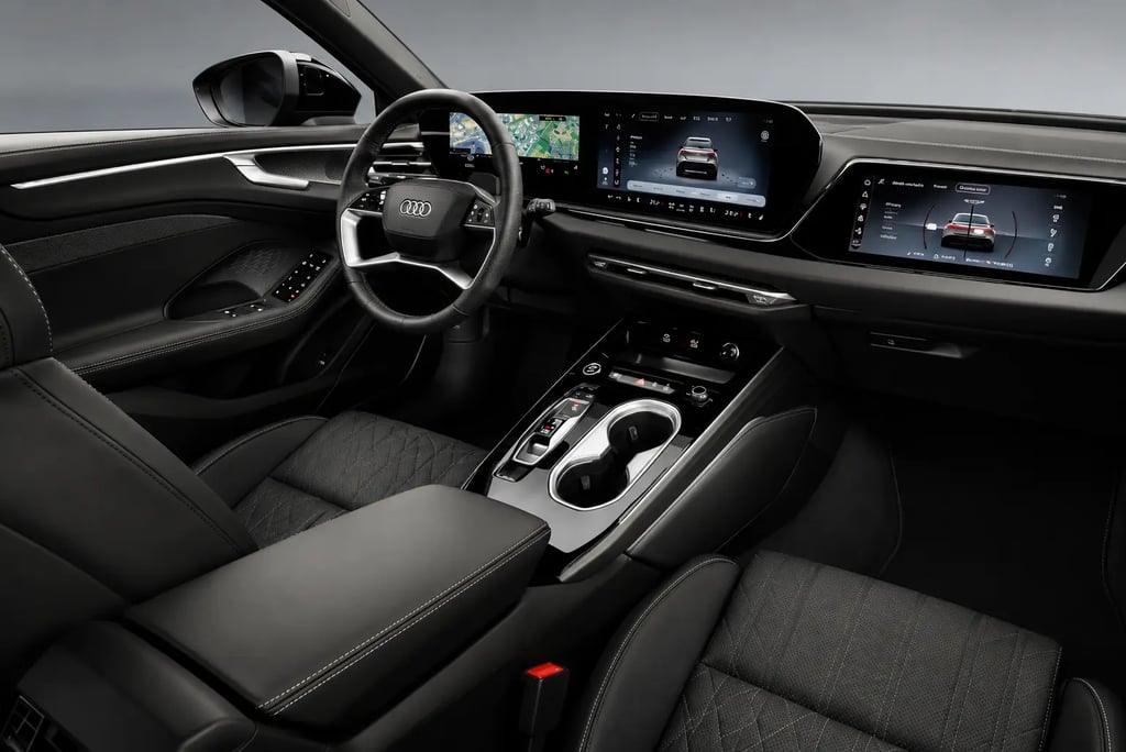 Interior da Audi A6 Allroad com painel digital panorâmico e acabamento premium em couro