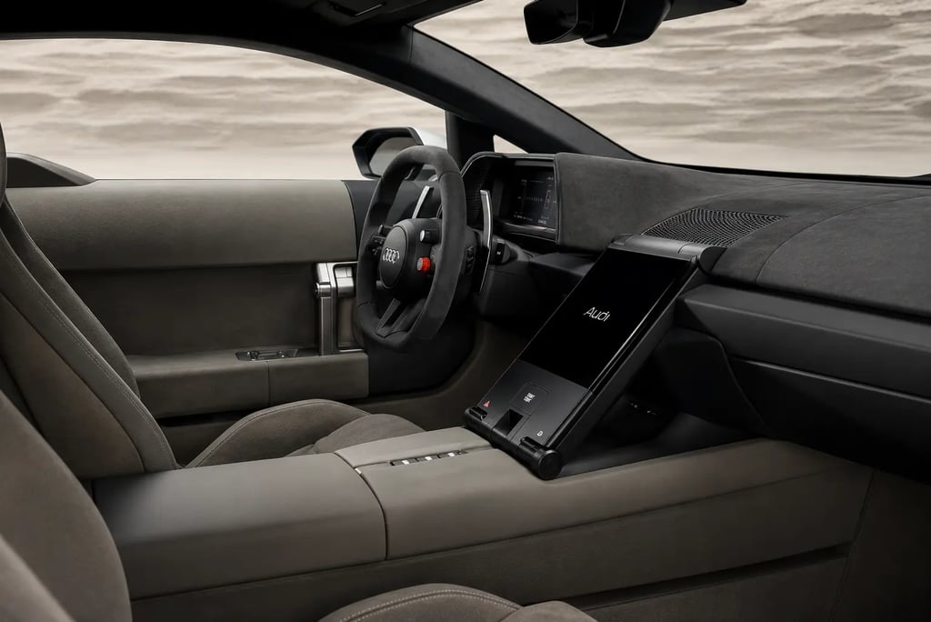 Interior do Audi Nuvolari com cockpit digital e acabamento premium futurista