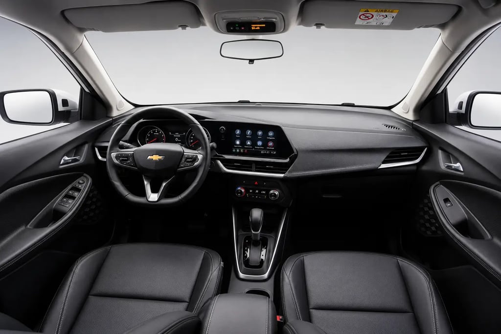 Interior da Chevrolet Montana LTZ 2023 com painel digital e central multimídia