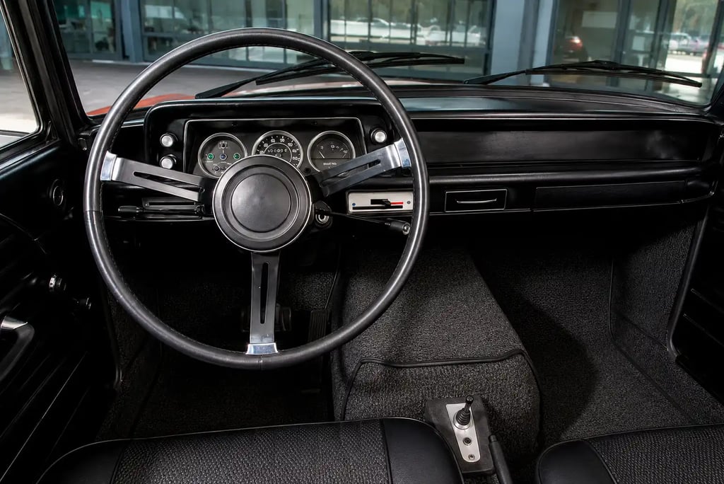 Painel e volante do BMW 1602e, protótipo elétrico desenvolvido em 1972