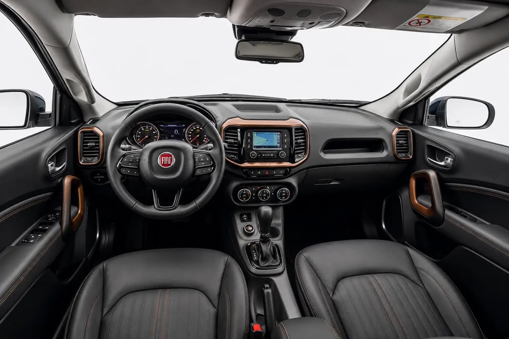 Interior da Fiat Toro Volcano 2016 com painel, volante multifuncional e central multimídia