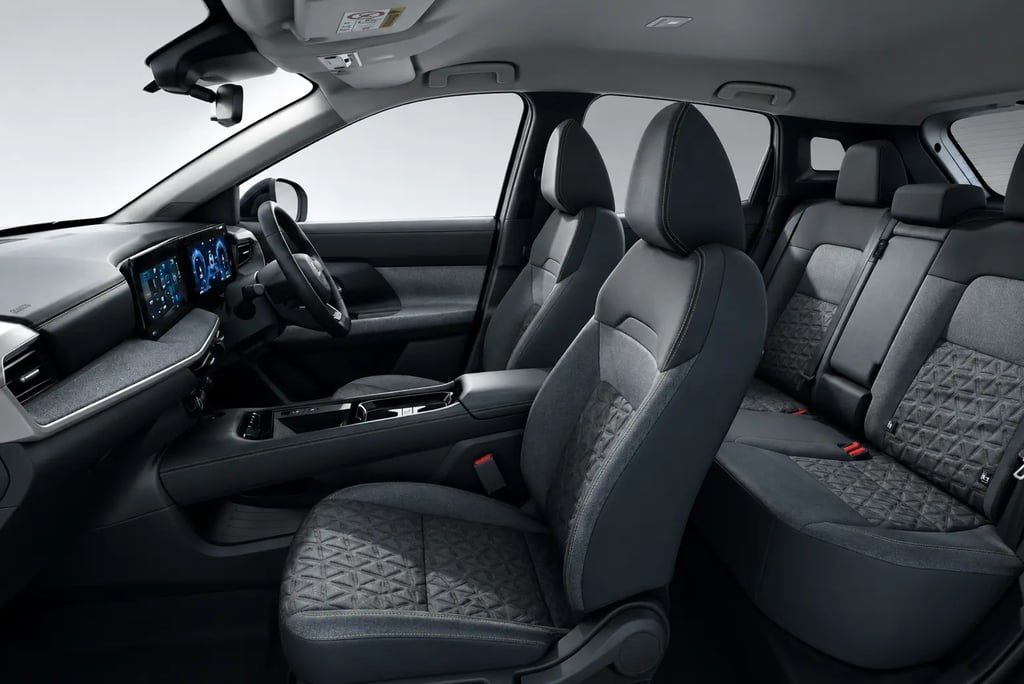 Interior do novo Nissan Kicks com painel digital integrado e cabine espaçosa