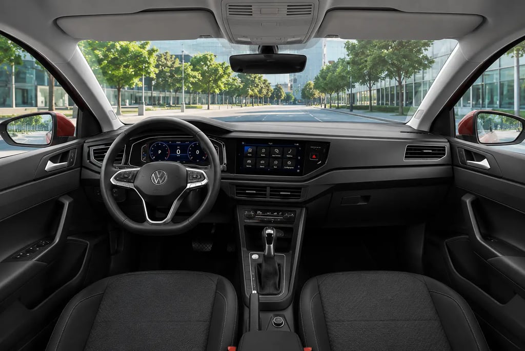 Interior do Volkswagen Polo com painel digital e central multimídia em destaque.