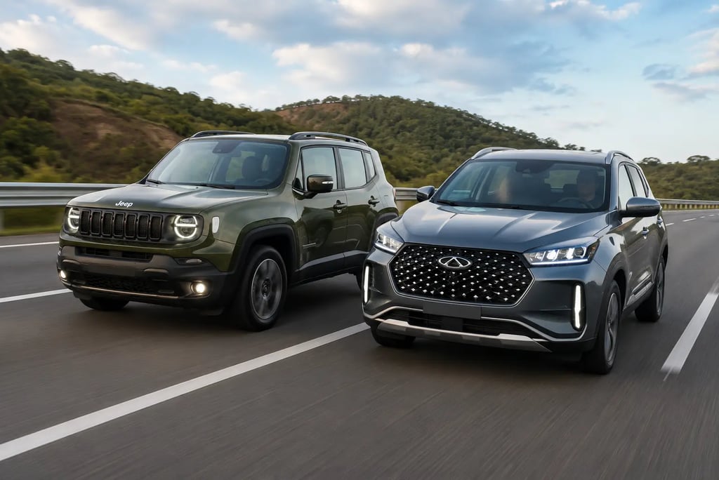 Jeep Renegade MHEV e Tiggo 5X Hybrid lado a lado em movimento na rodovia