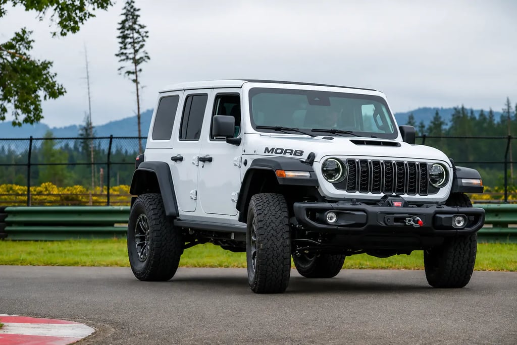 Jeep Wrangler Moab branco exibido após acordo da Stellantis para novos SUVs produzidos na China