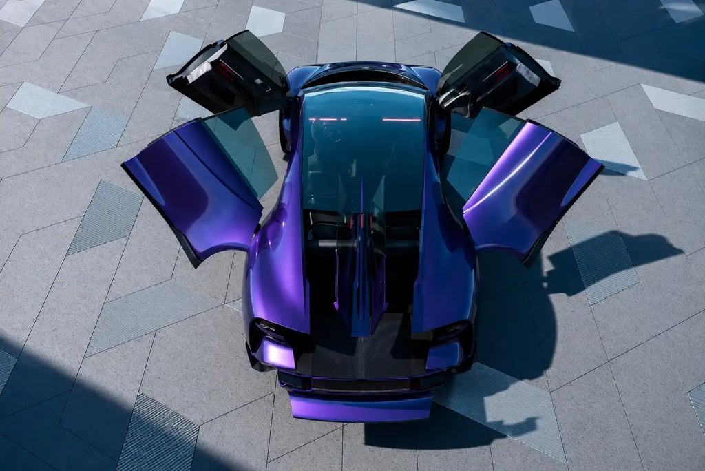 Kosmera Star Razer visto de cima com portas abertas e design futurista roxo