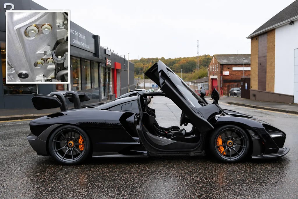 McLaren Senna com detalhe ampliado dos parafusos com lubrificante técnico