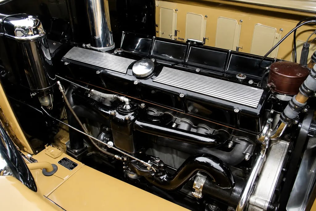 Motor V16 do Cadillac de 1930 exibindo a avançada engenharia da época