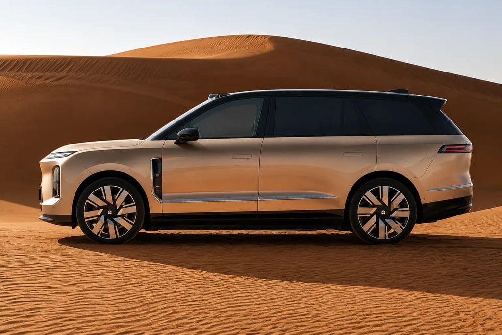 Nio ES9 em perfil lateral exibindo design premium em cenário de deserto