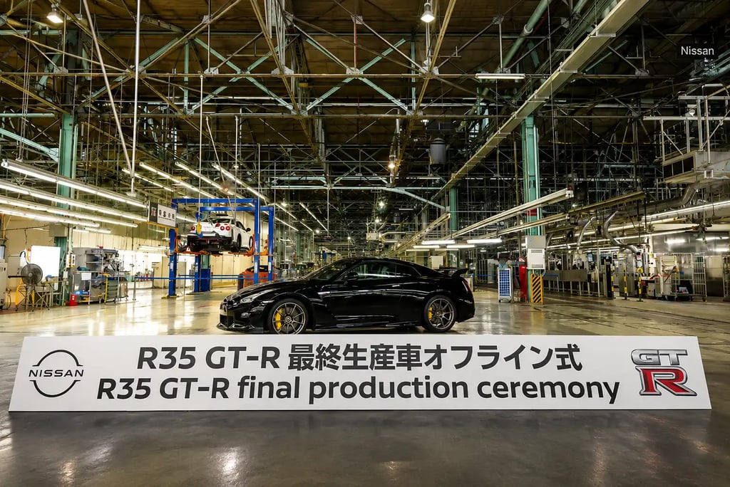 Nissan GT-R R35 em fábrica durante cerimônia final de produção.