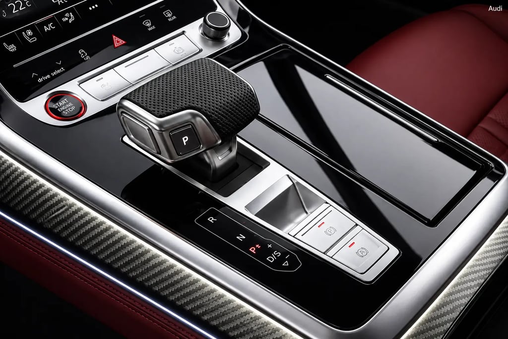 PRNDL câmbio automático em console de carro mostrando as marchas P R N D