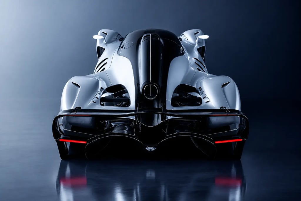 Red Bull RB17 visto por trás com design extremo e iluminação traseira em destaque