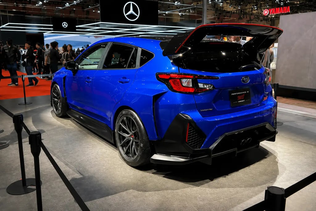 Traseira do Subaru Performance-B STI Concept azul exibido em salão automotivo